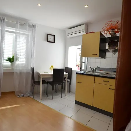 Peter Studio Apartment *